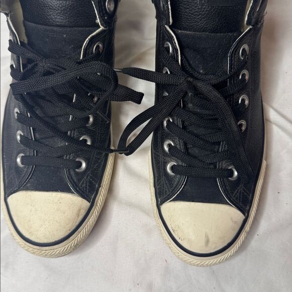 Converse Black and White High-Tops. Men’s Size 11 and Women’s Size 13. - Picture 4 of 9